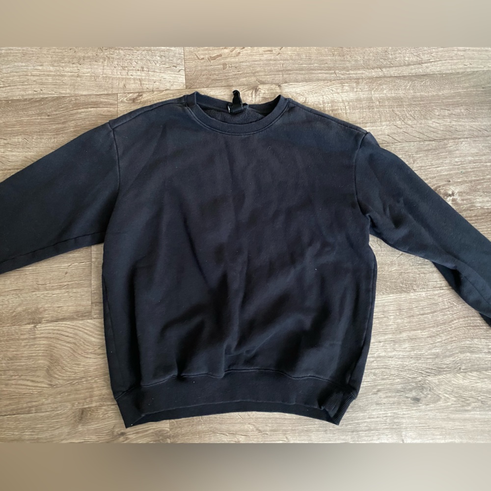 H$M Black Crewneck Size Small